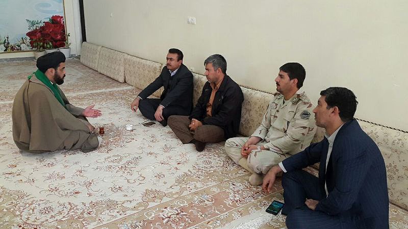 در اولین روز از دهه مبارکه فجر فرماندار شهرستان مهران به همراه اعضای شورای تامین با امام جمعه مهران دیدار کردند